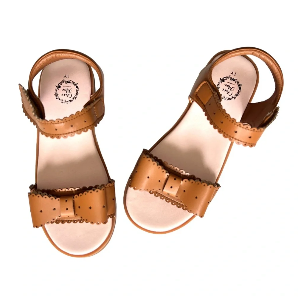 New OLIVE MAE Kids Tan Brown Bow Sandals Size 1Y Scallop Perforated Detail